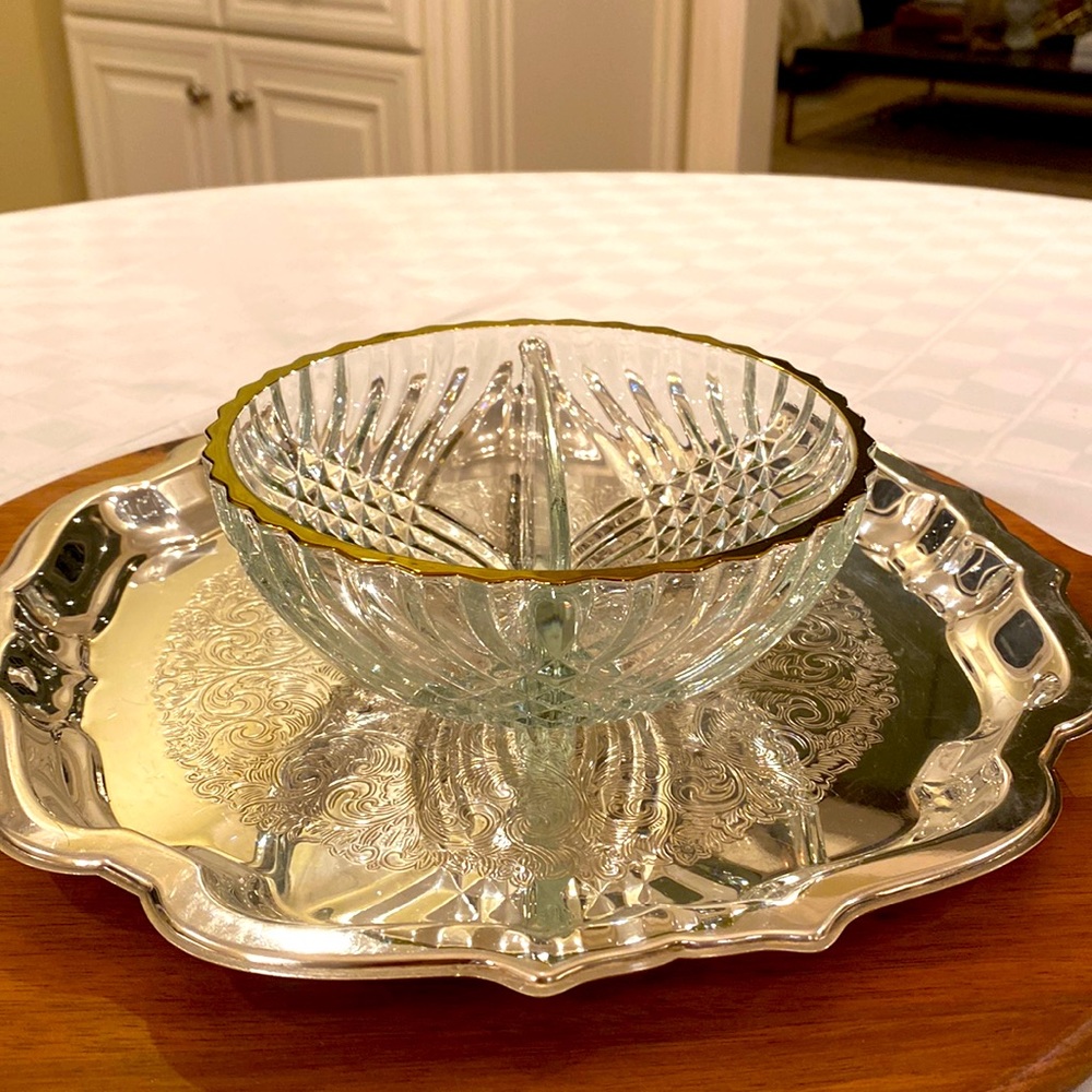 Beautiful Vintage Trillium Gold by Tiara Divided mayonnaise dish